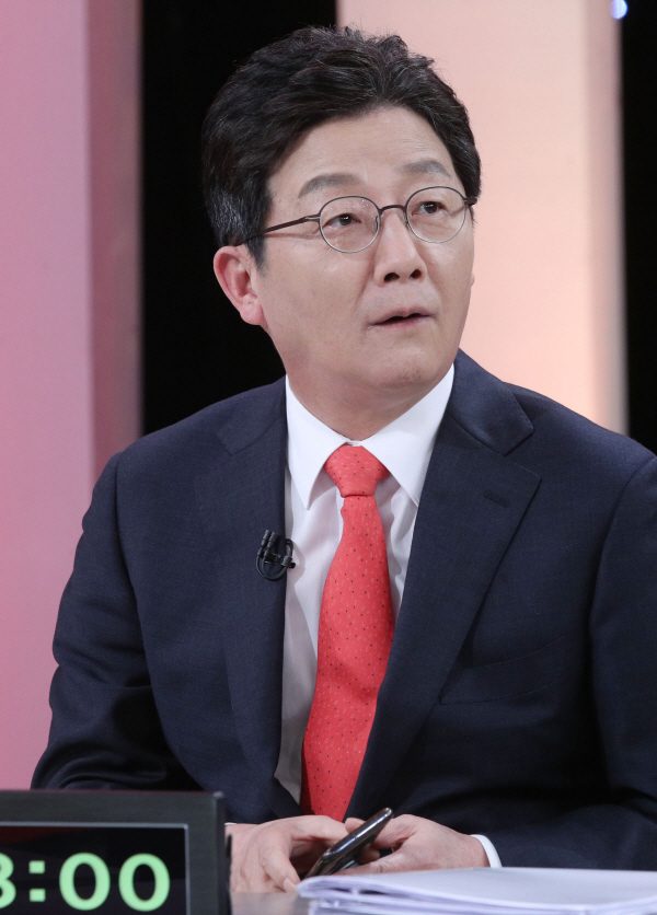 [속보] '딸 특혜 임용 의혹' 유승민 불구속 입건… 경찰, 채용 방해 혐의 포착