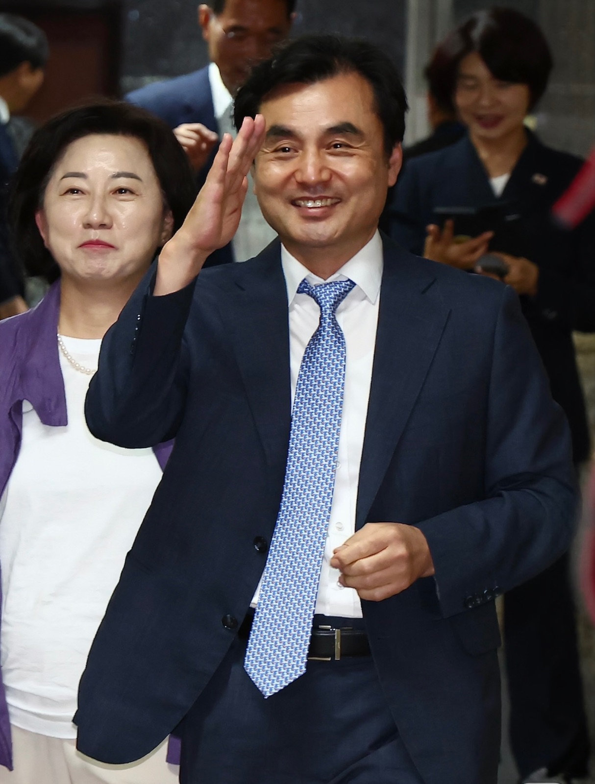 안규백 국방부 장관, '방위 시절 탈영·구금' 위증 혐의로 전격 고발당해