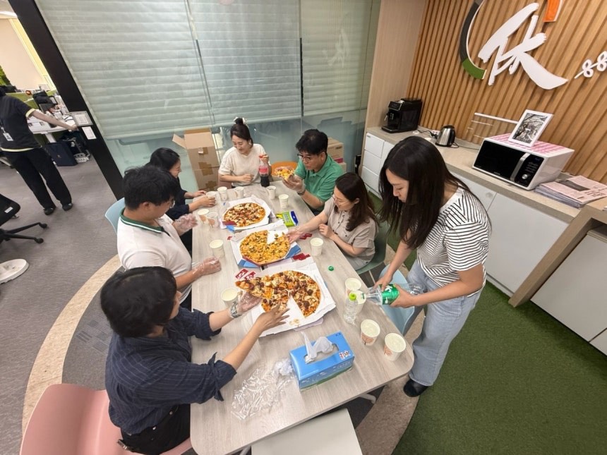 이재명 대통령, 복지부·식약처에 피자 선물… '중동전쟁 의료제품 수급' 대응 격려
