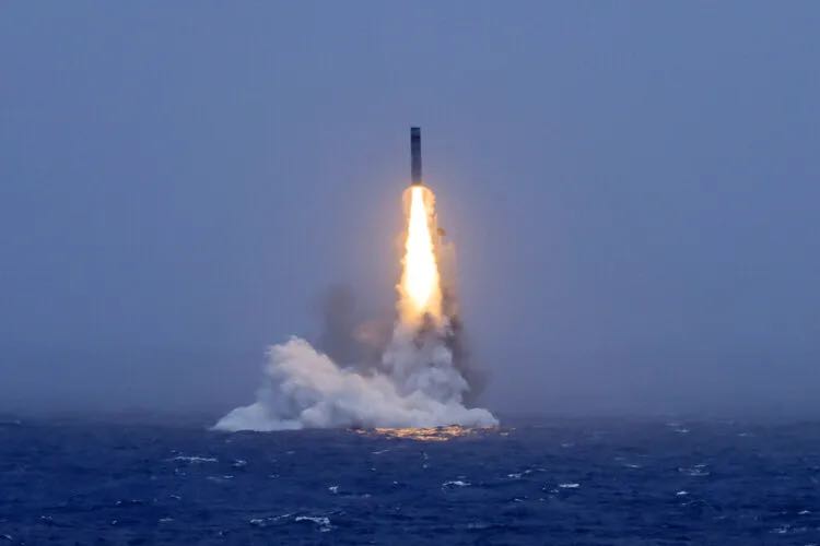 중국, 46년 전 ICBM 영상 공개 이어 SLBM 시험발사… 미·일·대만 강력 반발