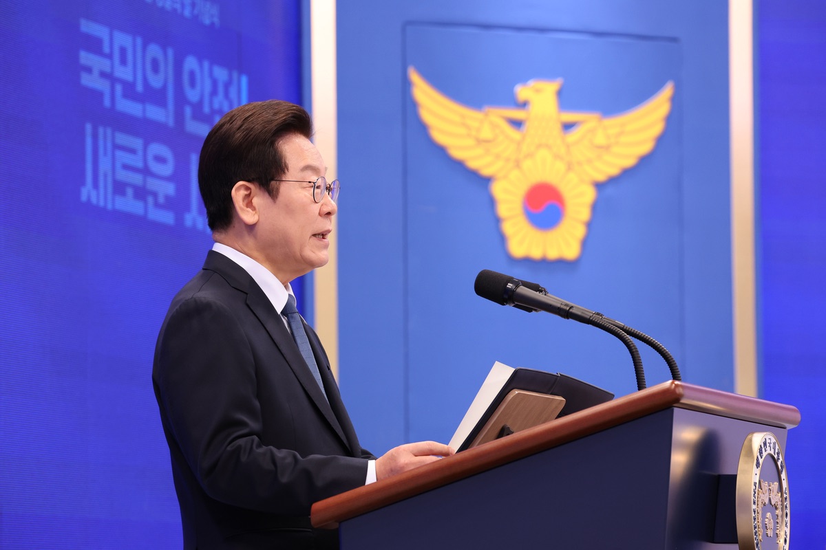 "피자라도 보내라" 李 대통령 격려… '달러 강제매각' 가짜뉴스 수사팀 특별포상