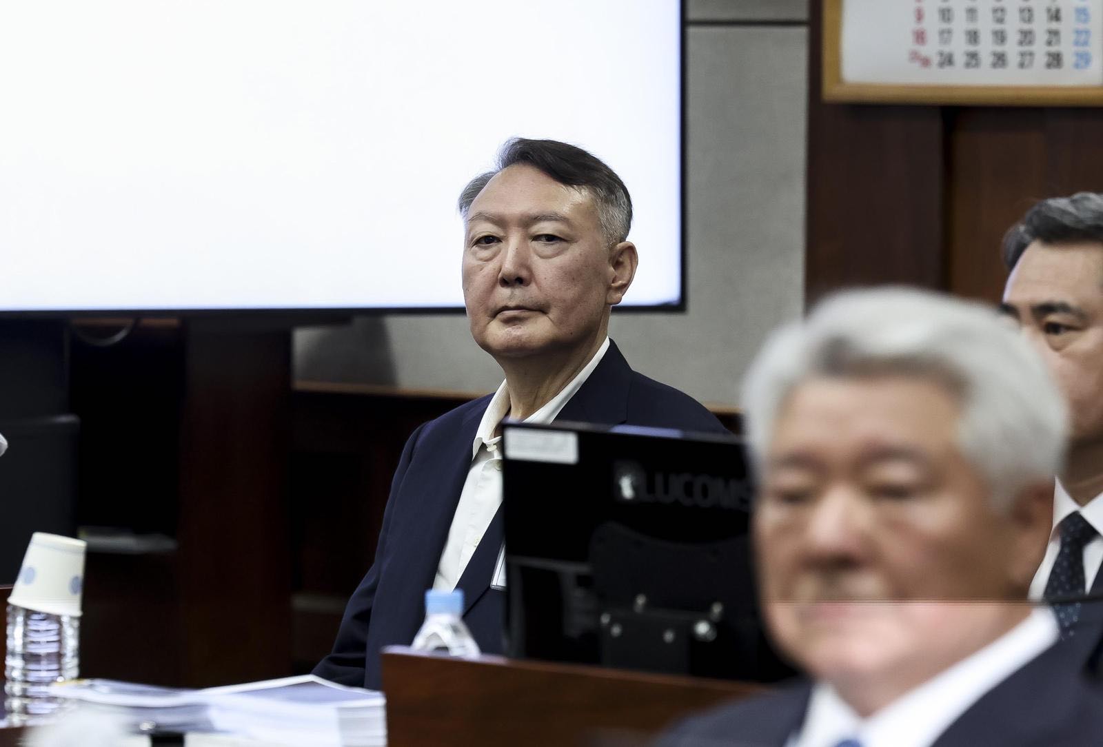 윤석열 전 대통령 '무상 여론조사' 1심 징역 2년… 명태균은 법정구속