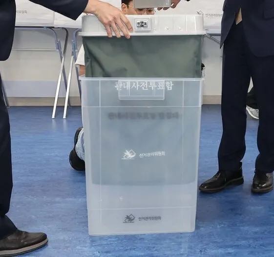채널A “투명 사전투표함 제작업체 대표, 전 선관위 과장 출신” 보도… 선관위 “특혜 없었다”