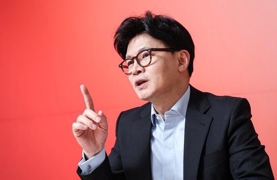 "국정이 유튜브 예능이냐"… 한동훈, 李대통령 '세금 즉석 투표'에 맹폭