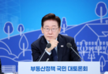 李 대통령 "전세대출이 집값 폭등 주범… 무자본 갭투자 낳은 대출 구조 뜯어고칠 것"