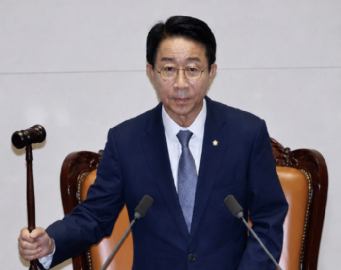 "與 필리버스터 돌입하자 텅 빈 의석"… 민주당, 본회의장 집단 퇴장